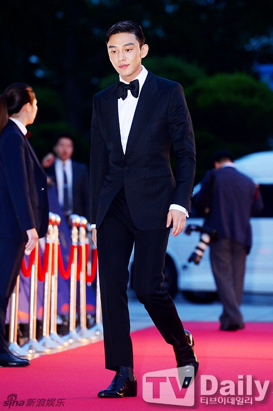 cap doi Hau due mat troi tren tham do anh 9