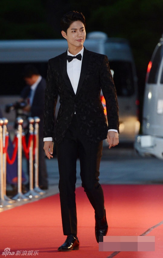 cap doi Hau due mat troi tren tham do anh 10