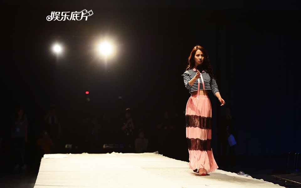 Song Ji Hyo thoi trang anh 9