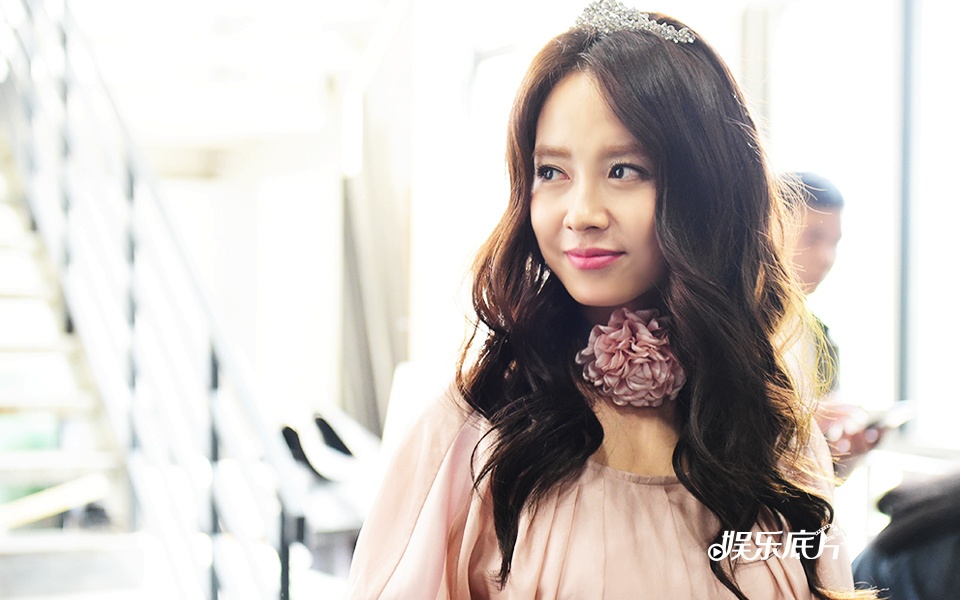 Song Ji Hyo thoi trang anh 7