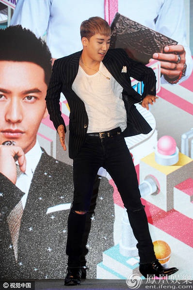 Huynh Hieu Minh hoc nhay tu Seungri anh 4