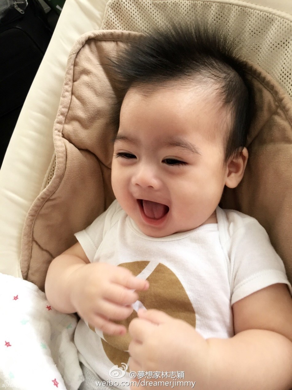 Lam Chi Dinh khoe con anh 2