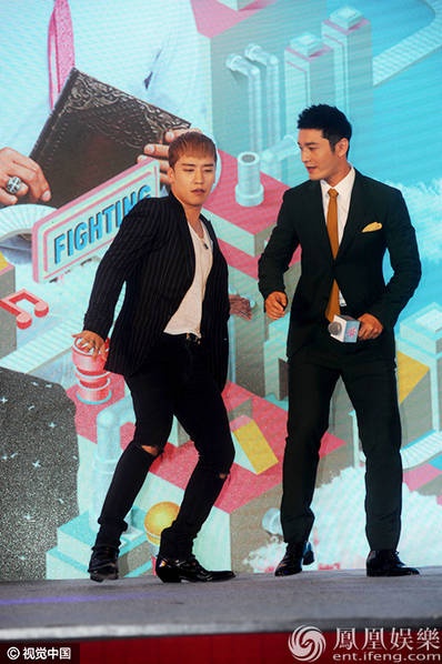 Huynh Hieu Minh hoc nhay tu Seungri anh 3