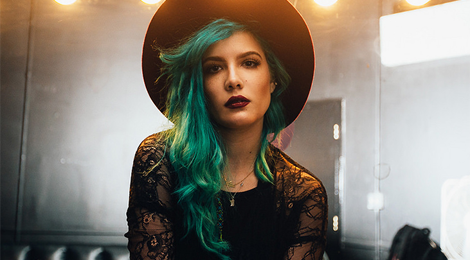 Halsey: Giong ca 9X thang hoa tu chung than kinh hinh anh