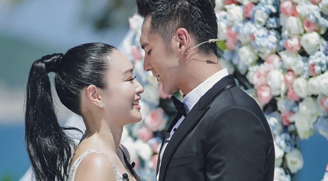 Sao nu goc Viet duoc ban trai kem 12 tuoi cau hon hinh anh