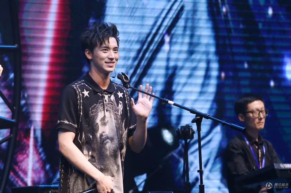 Hua Nguy Chau va ca khuc Bui bam hinh anh