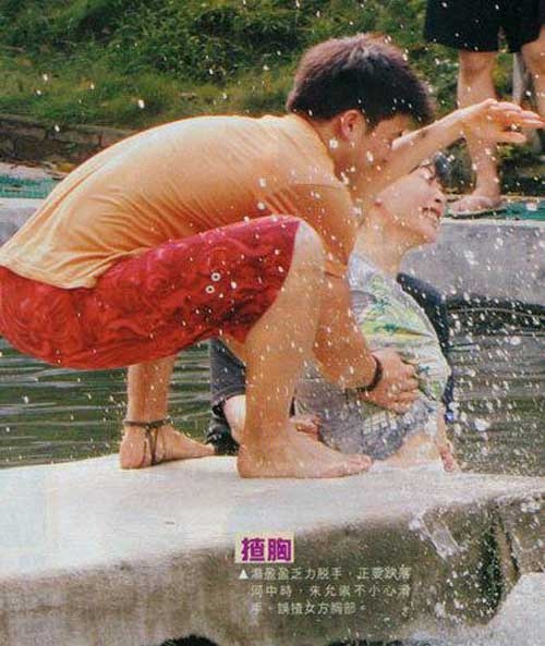 Sao châu Á bị sàm sỡ ảnh 2 Sao chau A bi sam so anh 2