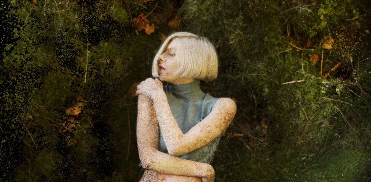 Conqueror - Aurora hinh anh