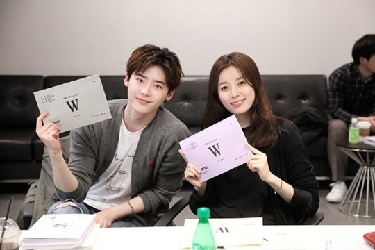 Lee Jong Suk làm thiếu gia trong bộ phim mới  ảnh 2 Lee Jong Suk lam thieu gia trong bo phim moi anh 2