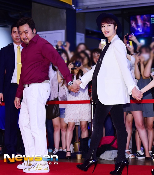 Uhm Jung Hwa va Kim Hye Soo sanh dieu o su kien anh 1