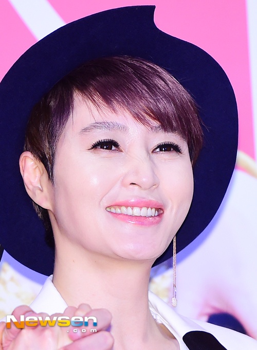 Uhm Jung Hwa va Kim Hye Soo sanh dieu o su kien anh 3