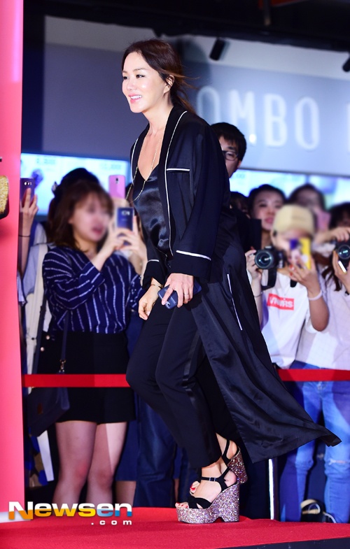 Uhm Jung Hwa va Kim Hye Soo sanh dieu o su kien anh 4