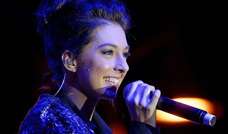 Christina Grimmie dinh om ke sat nhan truoc khi bi ban chet hinh anh