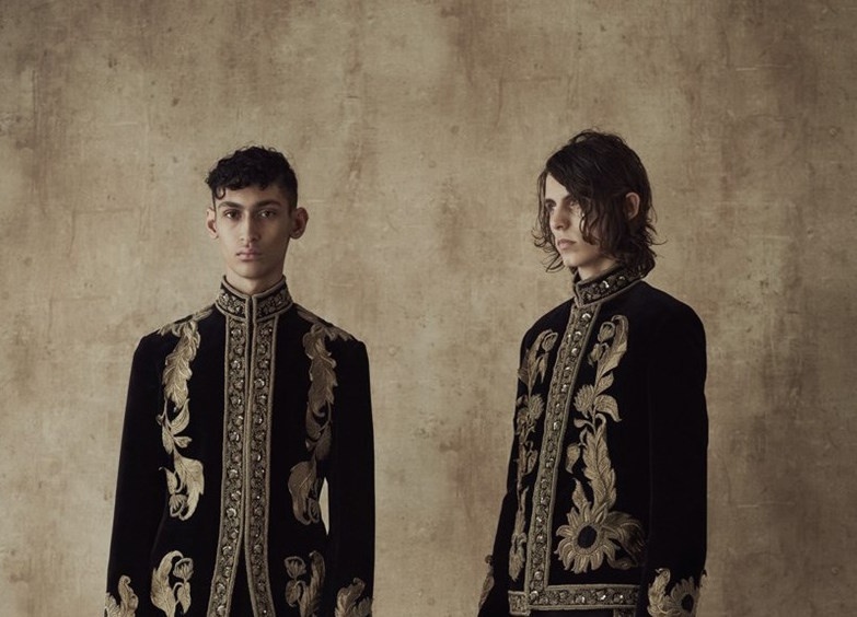 Alexander McQueen lai gay choang ngop voi bo suu tap moi hinh anh