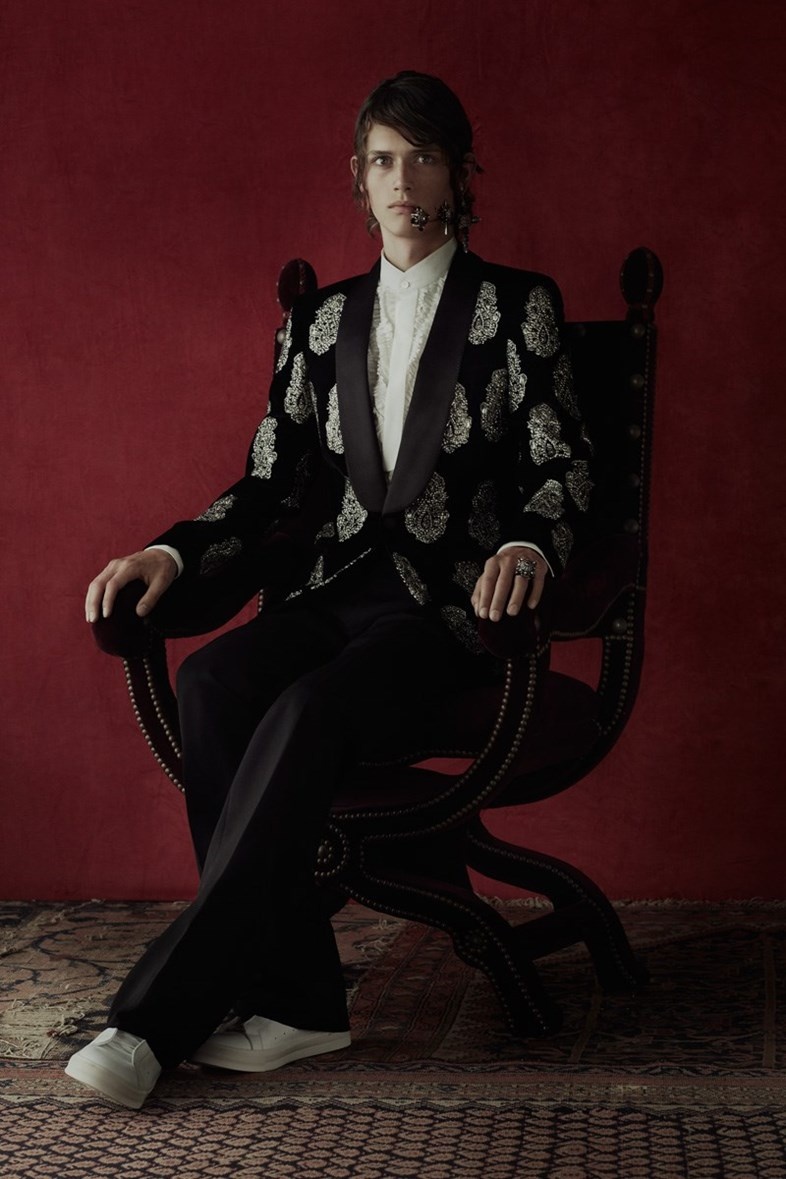 Alexander McQueen lai gay choang ngop voi bo suu tap moi anh 3