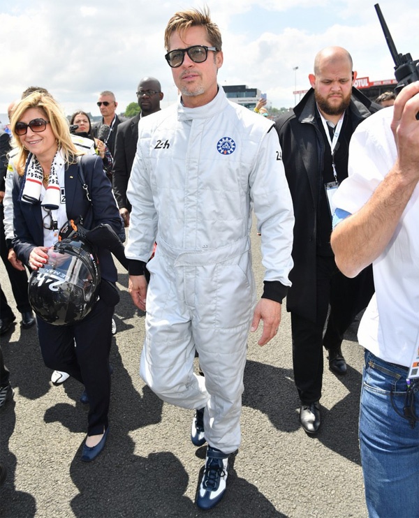 Brad Pitt dua xe hop anh 1