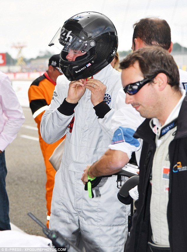 Brad Pitt dua xe hop anh 2