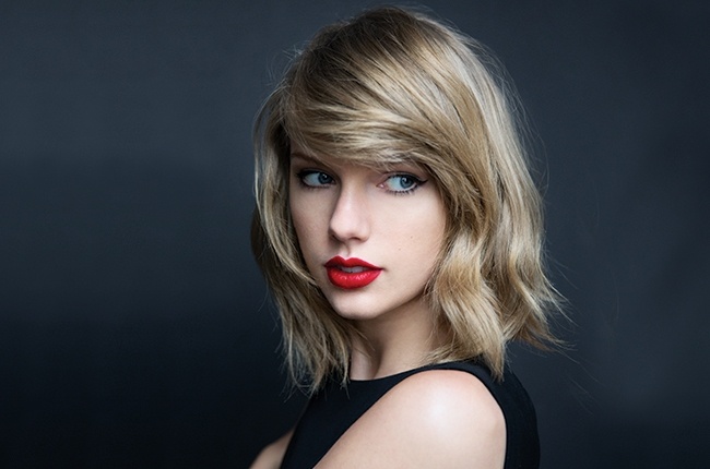 Taylor Swift cung 180 nghe si doi dau voi YouTube hinh anh