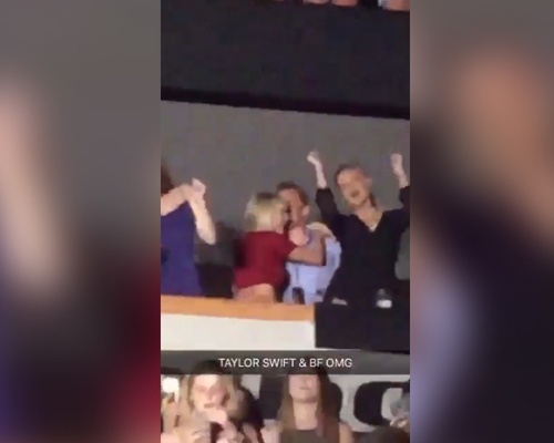 Taylor Swift va Tom Hiddleston xem show cua Selena Gomez hinh anh