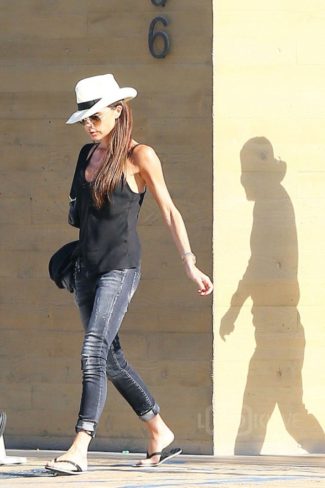 Dien style he an tuong nhu Victoria Beckham anh 10