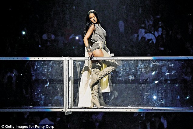 Đêm nhạc của Rihanna vắng khán giả ảnh 1 Dem nhac cua Rihanna vang khan gia anh 1