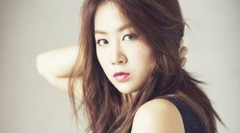 Soyou (Sistar) thua nhan kho vuot mat Taeyeon hinh anh