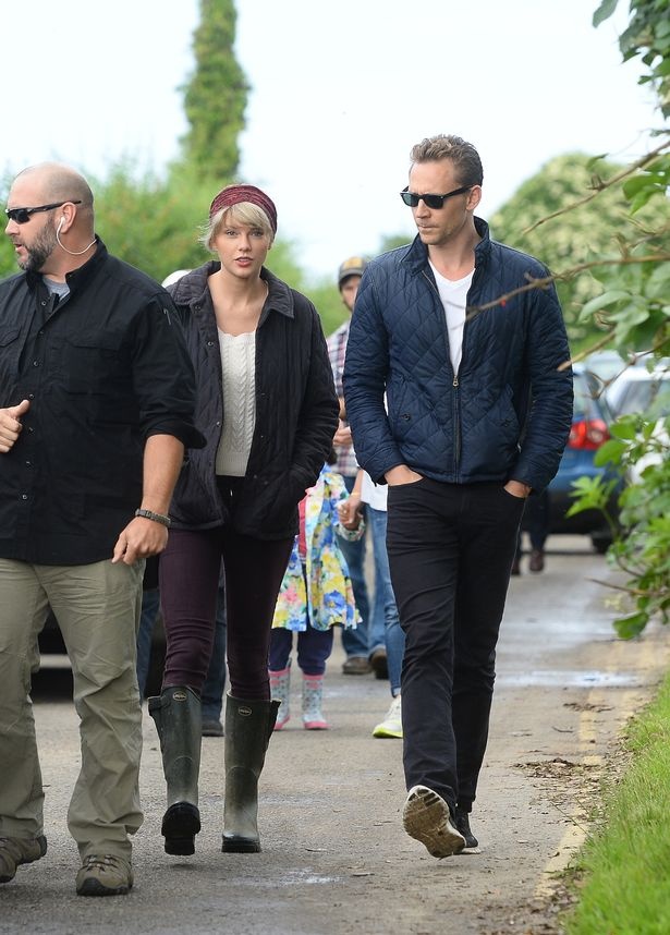 Taylor Swift va Tom Hiddleston di dao anh 10