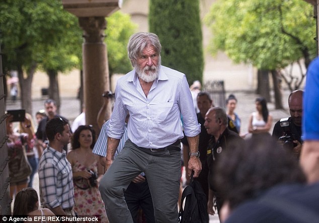 Tai tu Star Wars bat ngo xuat hien gia nua tren pho anh 6