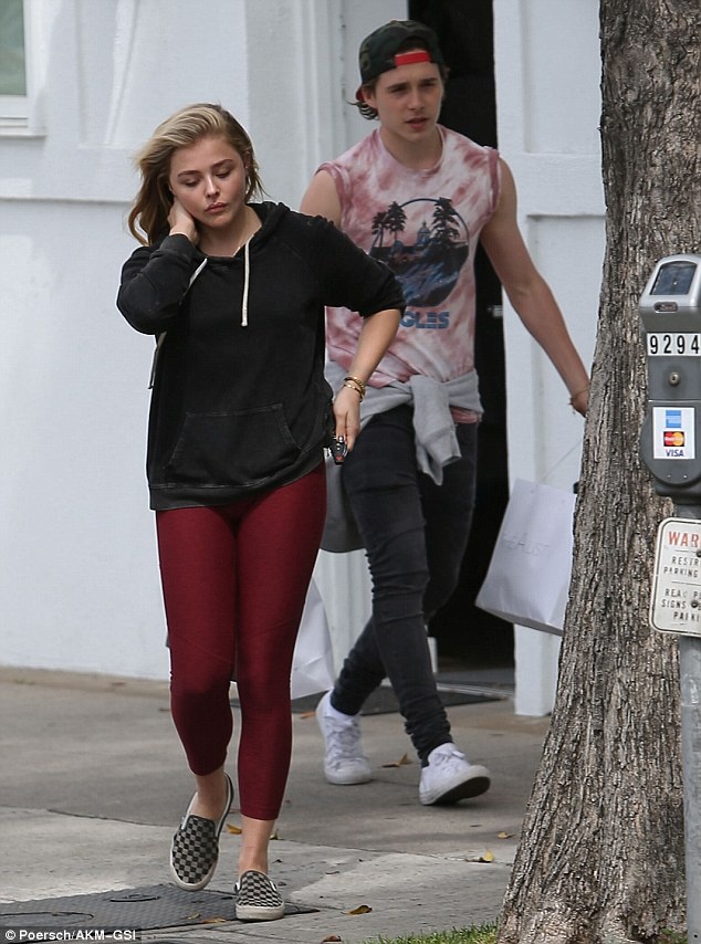 Ban gai Brooklyn Beckham ‘nghien’ quan legging khi hen ho anh 6