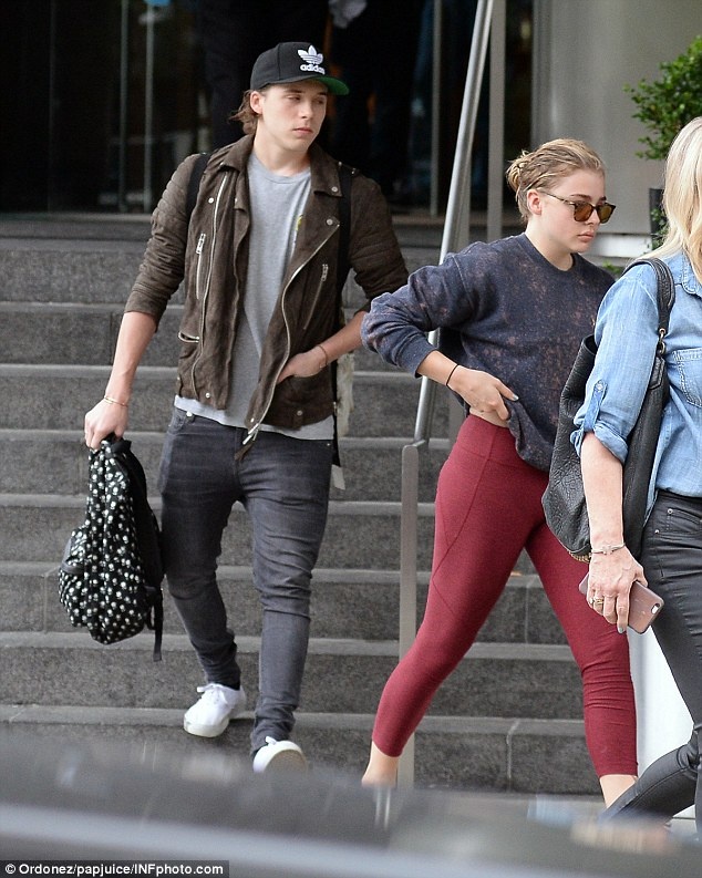 Ban gai Brooklyn Beckham ‘nghien’ quan legging khi hen ho anh 4