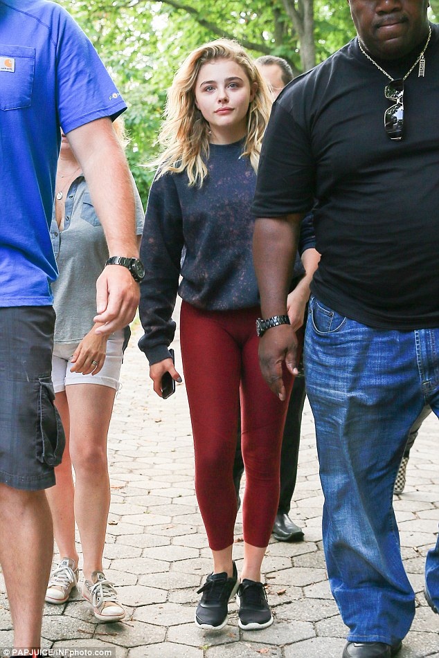 Ban gai Brooklyn Beckham ‘nghien’ quan legging khi hen ho anh 5