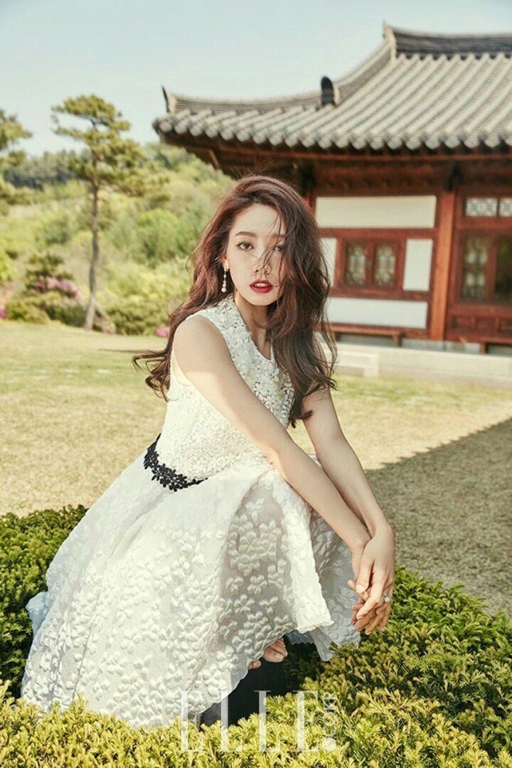 Park Shin Hye khoe vai tran kieu sa anh 3