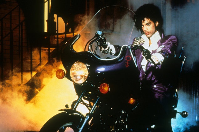 Trang phuc cua Prince duoc mua lai voi gia tren troi hinh anh