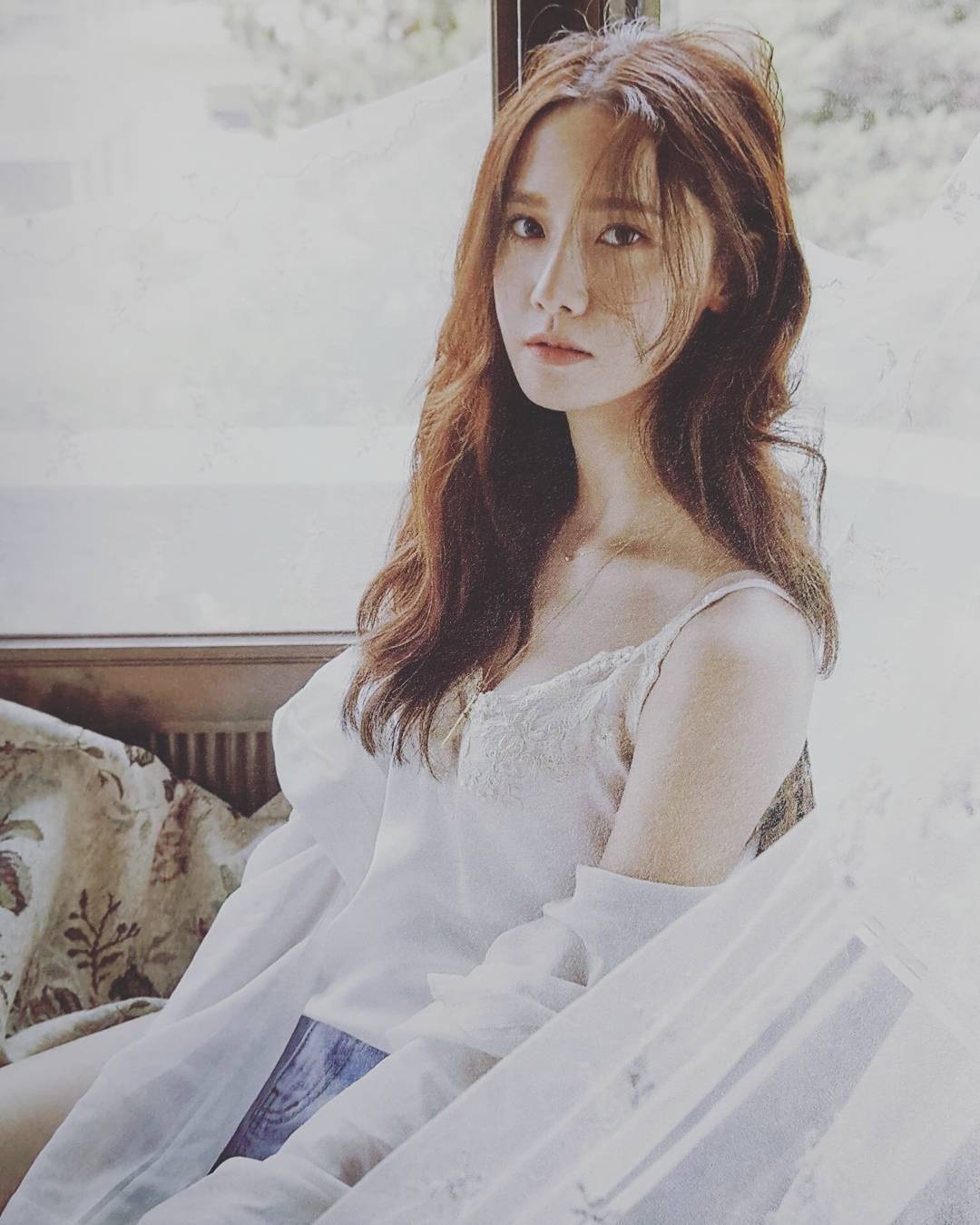 Yoona (SNSD) tre nai goi cam tren tap chi anh 6
