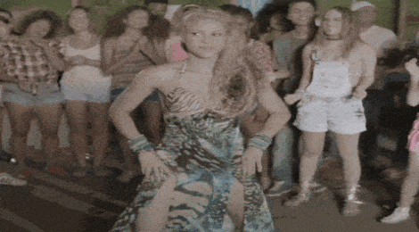 Shakira lac hong dieu nghe trong MV moi hinh anh