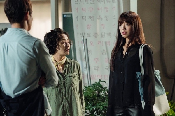 Túi xách của Park Shin Hye trong phim mới gây sốt ảnh 2 Tui xach cua Park Shin Hye trong phim moi gay sot anh 2