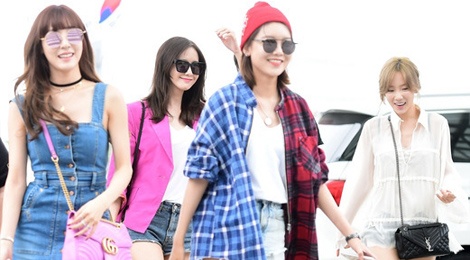Phong cach thoi trang san bay cua kieu nu SNSD hinh anh