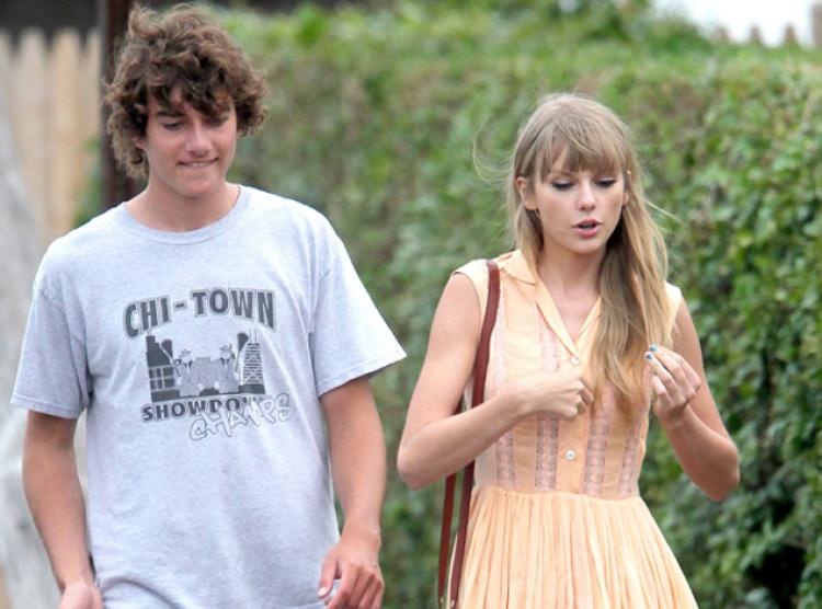 Taylor Swift nhu nao qua loi ke cua cac tinh cu ? anh 5