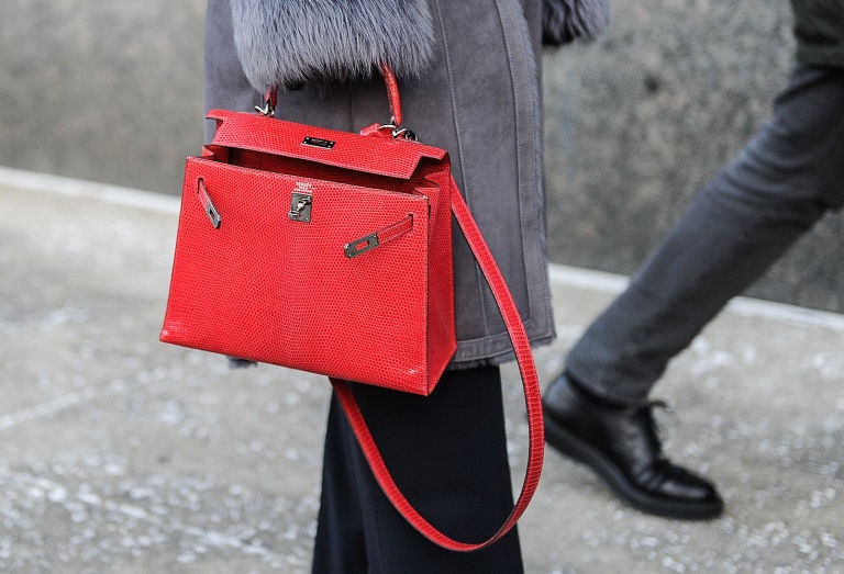 Chiem nguong 6 chiec tui kinh dien khong bao gio loi mot hinh anh