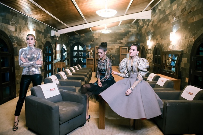 Khán giả tranh cãi khi Phạm Hương loại thí sinh mạnh nhất ảnh 1 Khan gia tranh cai khi Pham Huong loai thi sinh manh nhat anh 1