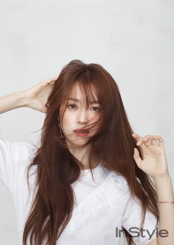 Kieu nu co trang xu Han do sac voi hoa anh 4