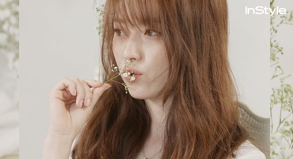 Kieu nu co trang xu Han do sac voi hoa anh 8