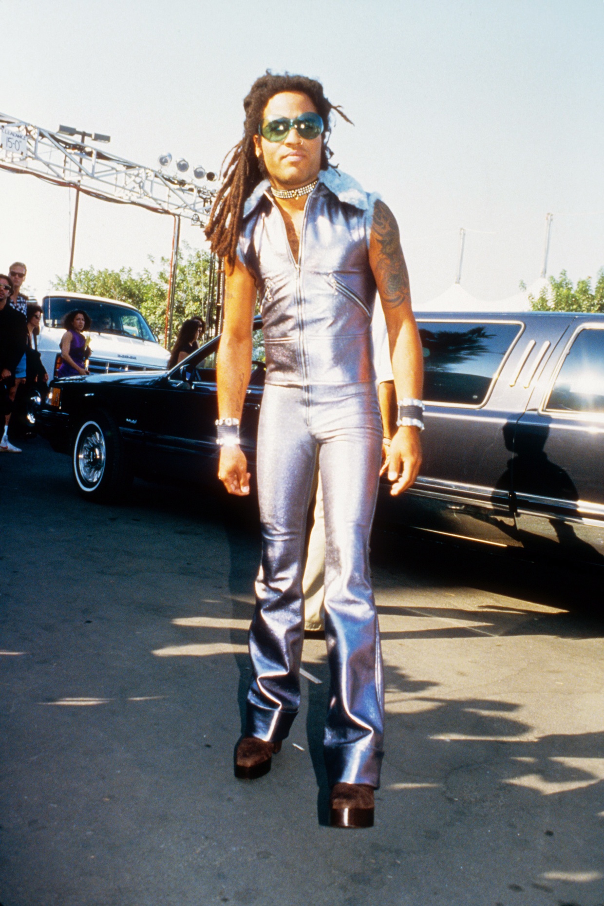 Vòng cổ choker: Tượng đài thời trang bất hủ trong lịch sử âm nhạc  ảnh 11 Vong co choker: Tuong dai thoi trang bat hu trong lich su am nhac anh 11