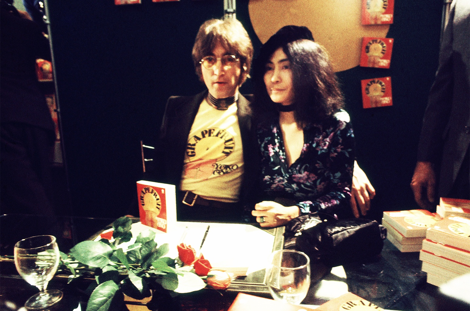 Vòng cổ choker: Tượng đài thời trang bất hủ trong lịch sử âm nhạc  ảnh 7 Vong co choker: Tuong dai thoi trang bat hu trong lich su am nhac anh 7