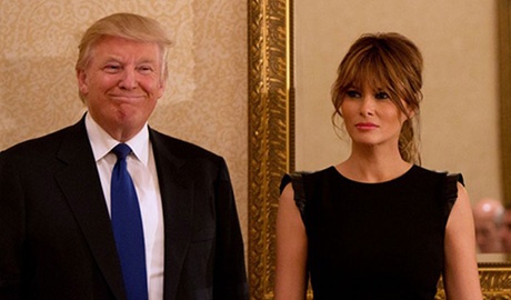 Vo Donald Trump bi to khong co bang dai hoc hinh anh