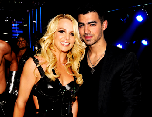 Joe Jonas bi yeu cau tranh xa Britney Spears anh 1