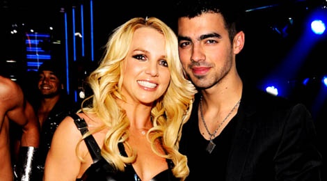Joe Jonas khong duoc den gan Britney Spears hinh anh