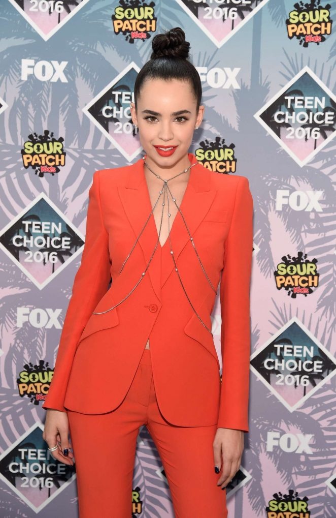 Trang phuc anh kim len ngoi tren tham do Teen Choice Awards anh 6