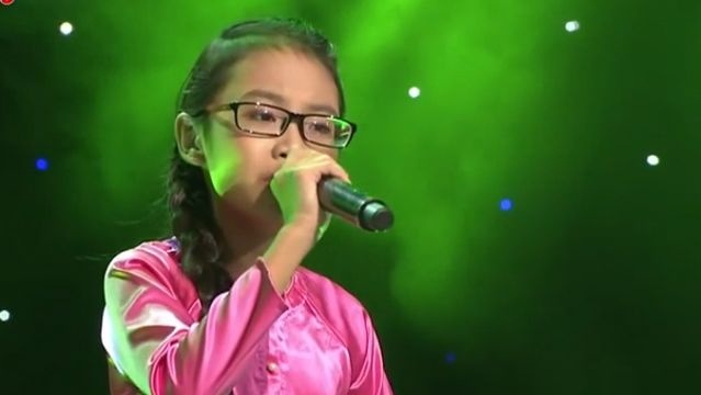 Phan thi Que em mua nuoc lu - Phuong My Chi hinh anh