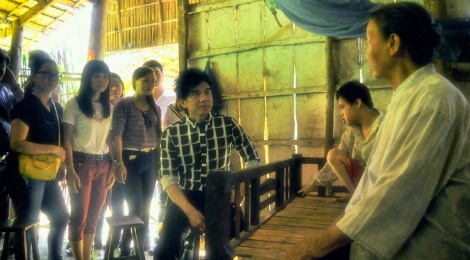 Dan Truong xot xa tham cu ba 80 tuoi cham chau tat nguyen hinh anh